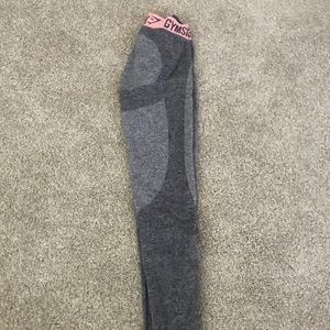 Gym shark leggings